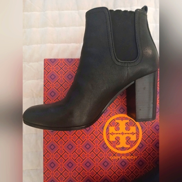 Tory Burch Margaux Black Festival Distressed Leather Heeled Ankle Booties 7.5 - Picture 2 of 13